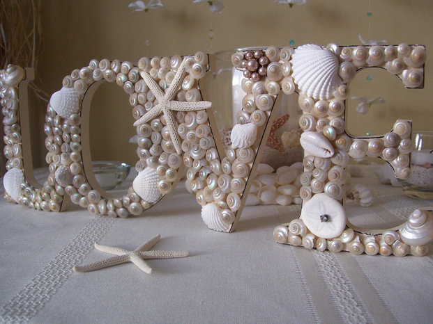 w621_nautical-beach-weddings-seashell-wedding-sign.full